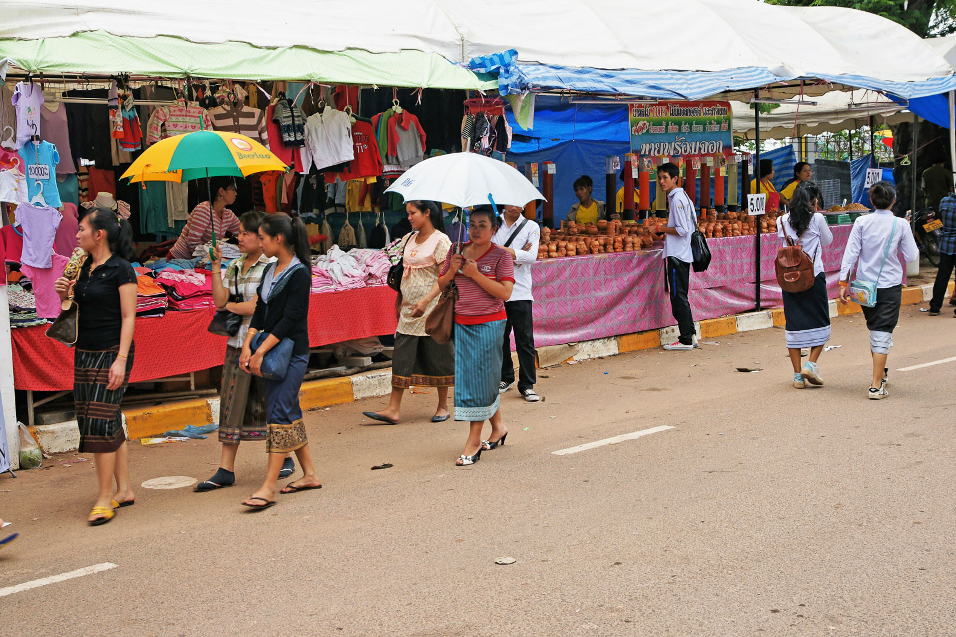 Entlang des Kais Fa Ngum